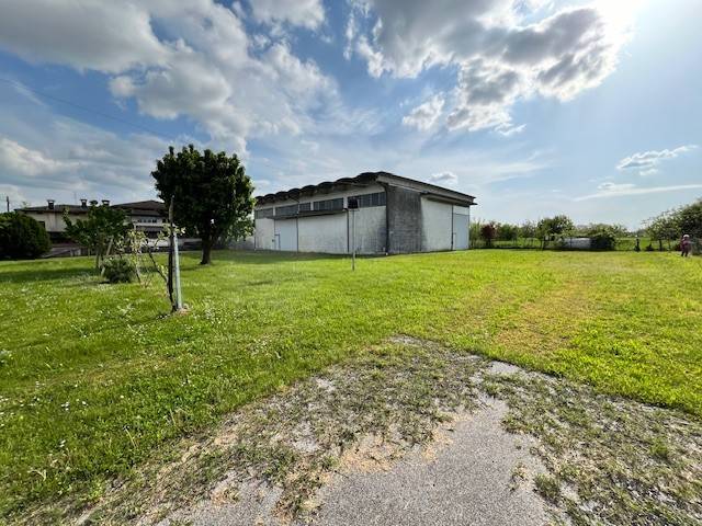 locale di sgombero in vendita a Castelfranco Veneto