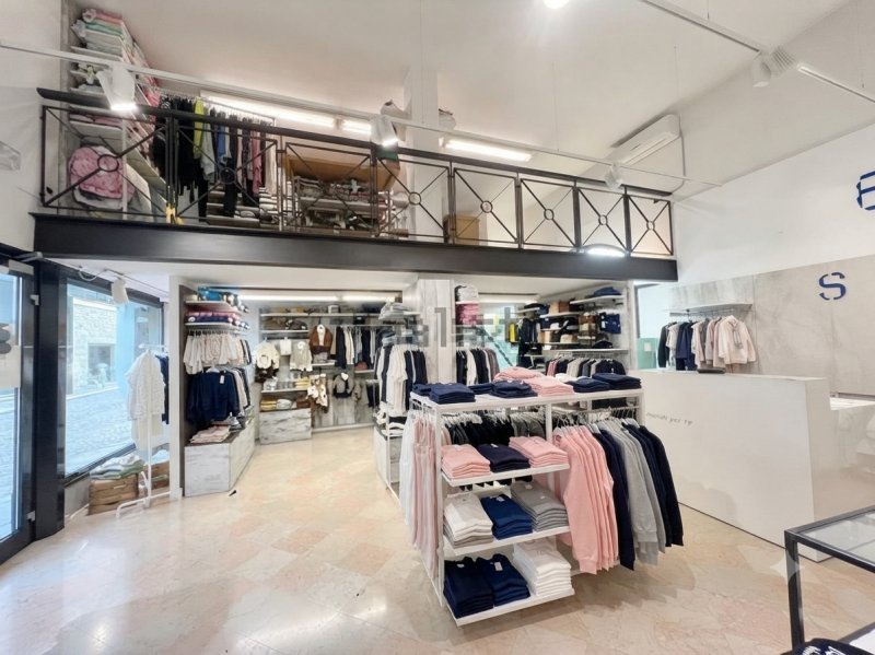 locale commerciale in vendita a Castelfranco Veneto in zona Salvarosa