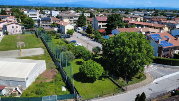 terreno edificabile in vendita a Castelfranco Veneto in zona Salvarosa