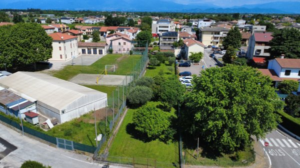 terreno edificabile in vendita a Castelfranco Veneto in zona Salvarosa