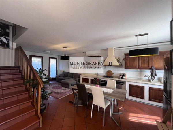 casa indipendente in vendita a Castelfranco Veneto in zona Treville