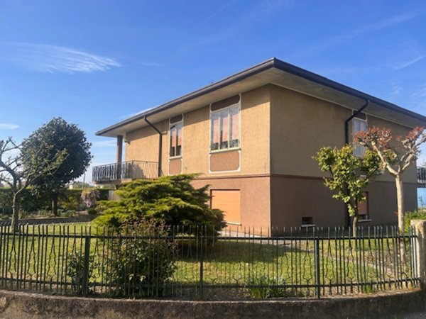 casa indipendente in vendita a Castelfranco Veneto in zona Salvarosa