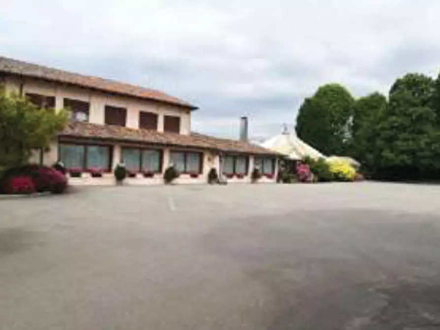 negozio in vendita a Castelfranco Veneto in zona Salvarosa