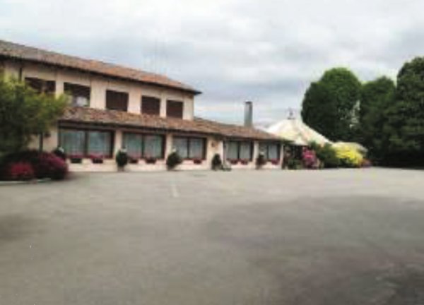 negozio in vendita a Castelfranco Veneto in zona Salvarosa