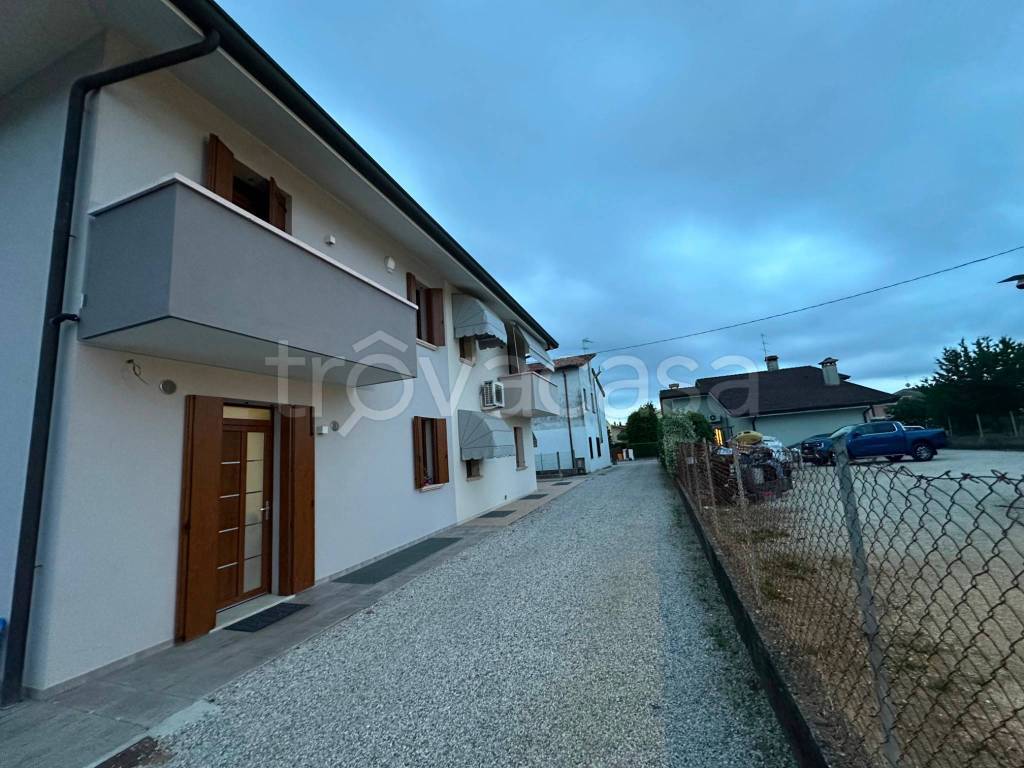 casa indipendente in vendita a Castelfranco Veneto in zona Villarazzo