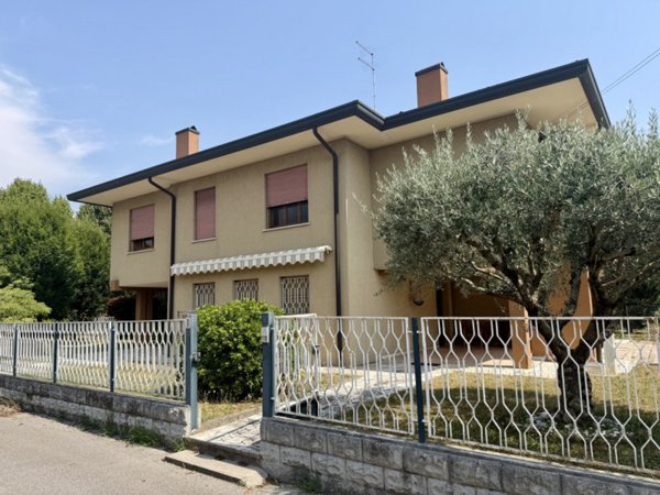 casa indipendente in vendita a Castelfranco Veneto in zona Salvarosa