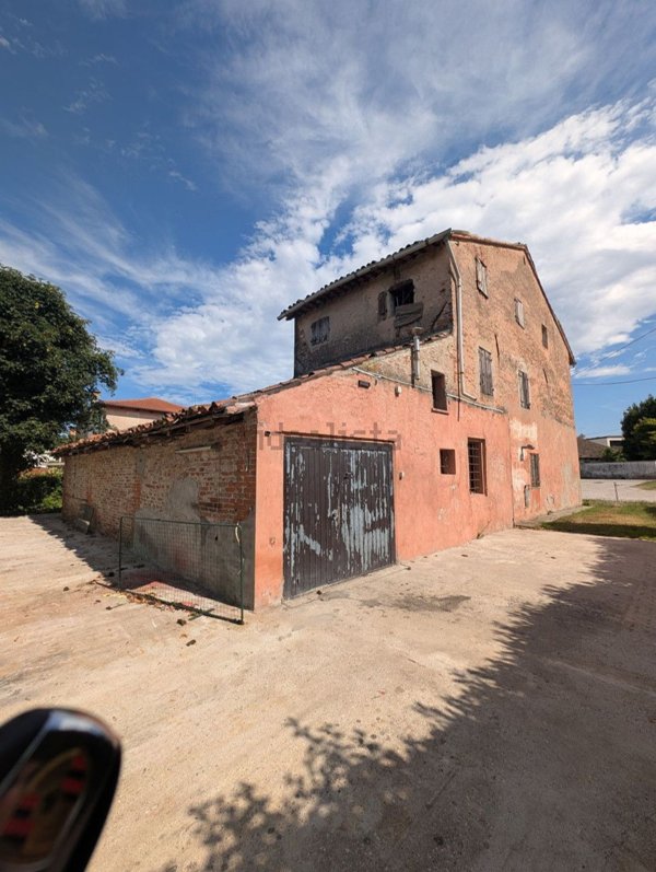 casale in vendita a Castelfranco Veneto in zona Salvarosa