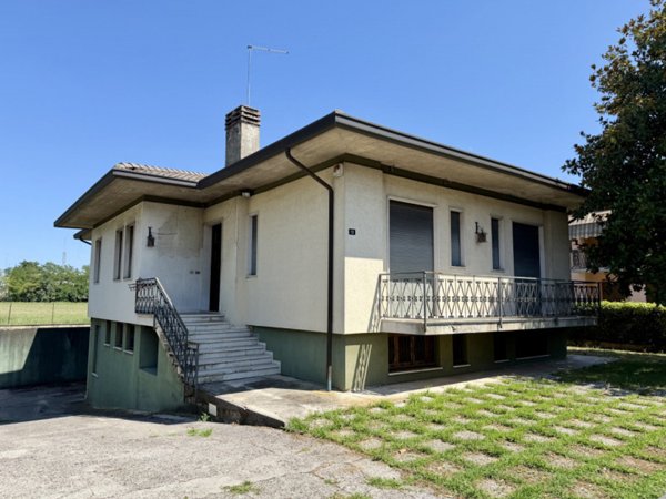 casa indipendente in vendita a Castelfranco Veneto in zona Salvarosa