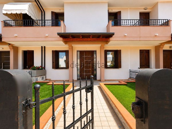 casa indipendente in vendita a Castelfranco Veneto in zona Salvarosa