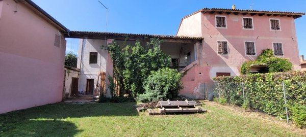 casa indipendente in vendita a Castelfranco Veneto in zona Salvarosa