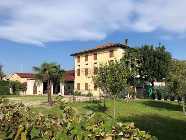 casale in vendita a Castelfranco Veneto in zona Villarazzo