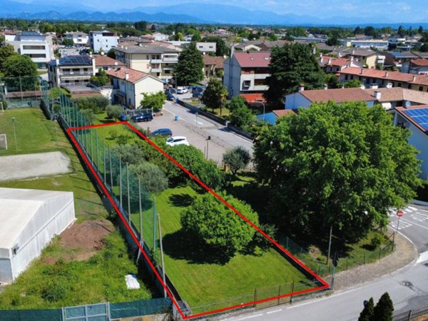 terreno edificabile in vendita a Castelfranco Veneto