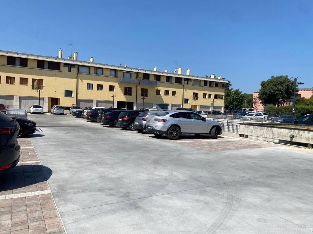 box auto in vendita a Castelfranco Veneto in zona Salvarosa