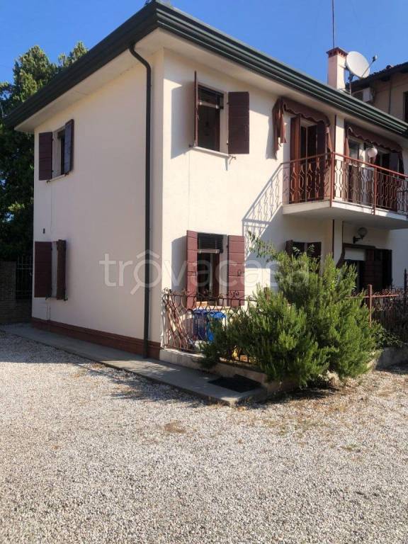 casa indipendente in vendita a Castelfranco Veneto in zona Salvarosa