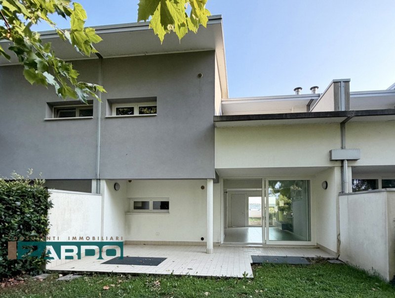 casa semindipendente in vendita a Castelfranco Veneto in zona Salvarosa