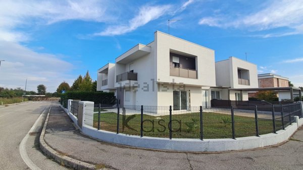 casa indipendente in vendita a Castelfranco Veneto in zona Treville
