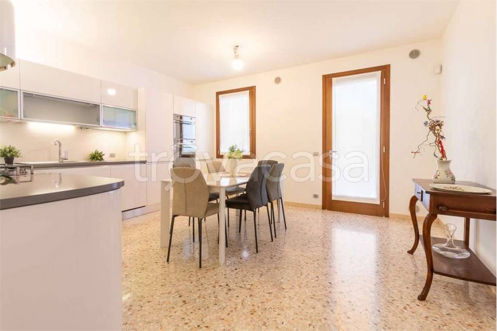 appartamento in vendita a Castello di Godego in zona Motte