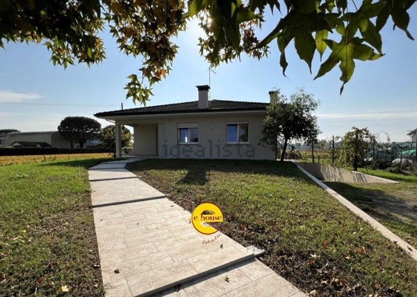 casa indipendente in vendita a Castello di Godego in zona Vegre