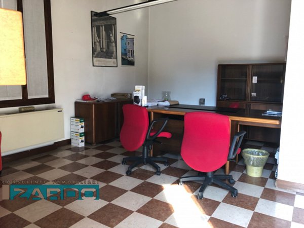 ufficio in vendita a Castello di Godego