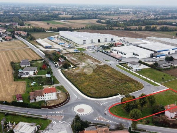 terreno edificabile in vendita a Castello di Godego