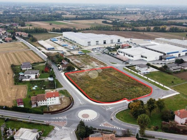 terreno edificabile in vendita a Castello di Godego