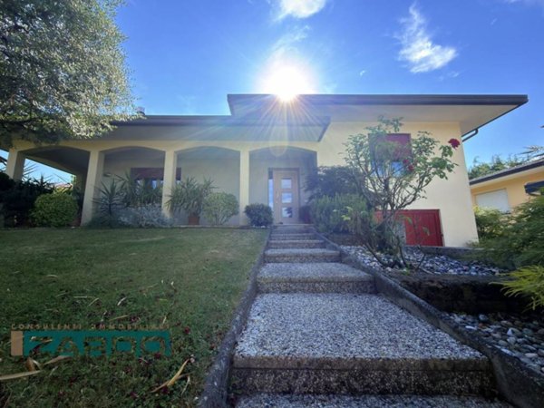 casa indipendente in vendita a Castello di Godego in zona Avenali