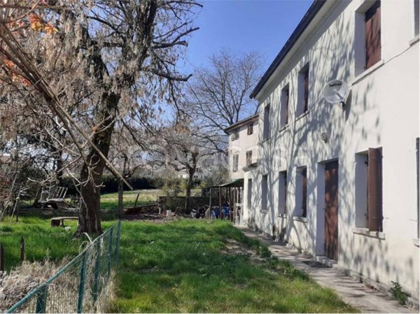 casa indipendente in vendita a Cavaso del Tomba