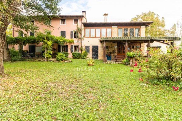 casa indipendente in vendita a Cavaso del Tomba