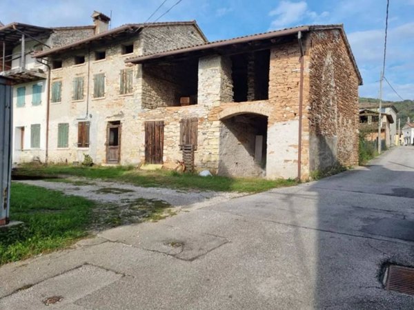 casa indipendente in vendita a Cavaso del Tomba in zona Virago