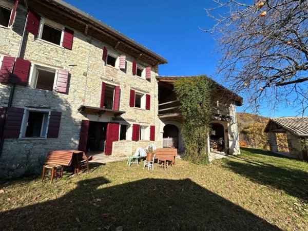 casa indipendente in vendita a Cavaso del Tomba in zona Virago
