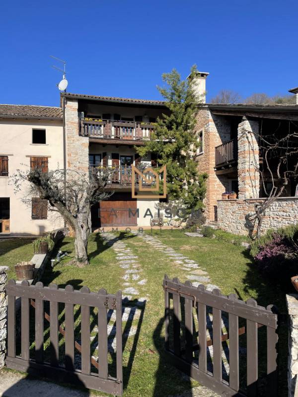 appartamento in vendita a Cavaso del Tomba in zona Granigo