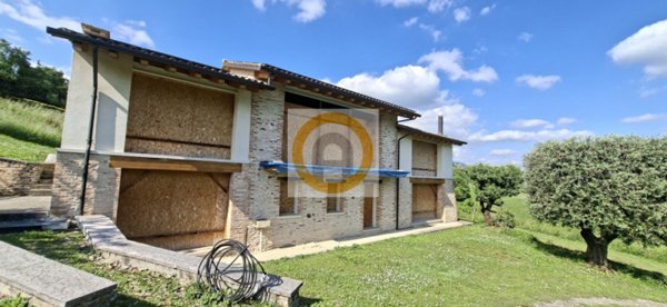 casa indipendente in vendita a Cavaso del Tomba