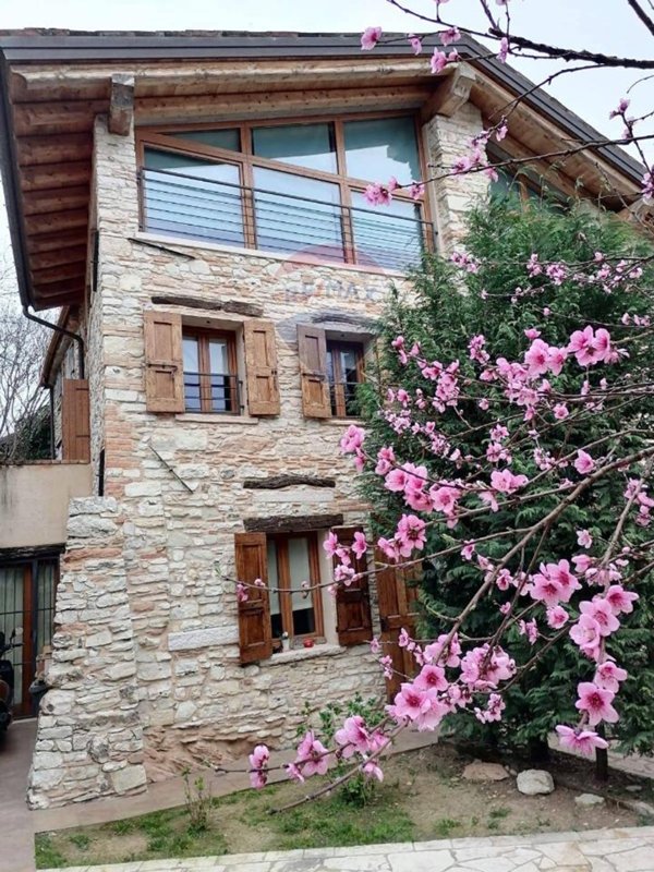 casa indipendente in vendita a Cavaso del Tomba
