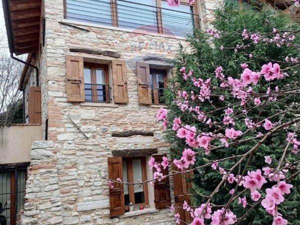casa indipendente in vendita a Cavaso del Tomba