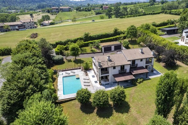 casa indipendente in vendita a Cavaso del Tomba