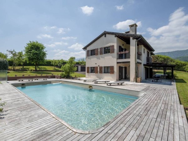 casa indipendente in vendita a Cavaso del Tomba