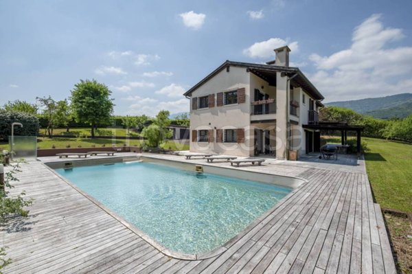 casa indipendente in vendita a Cavaso del Tomba