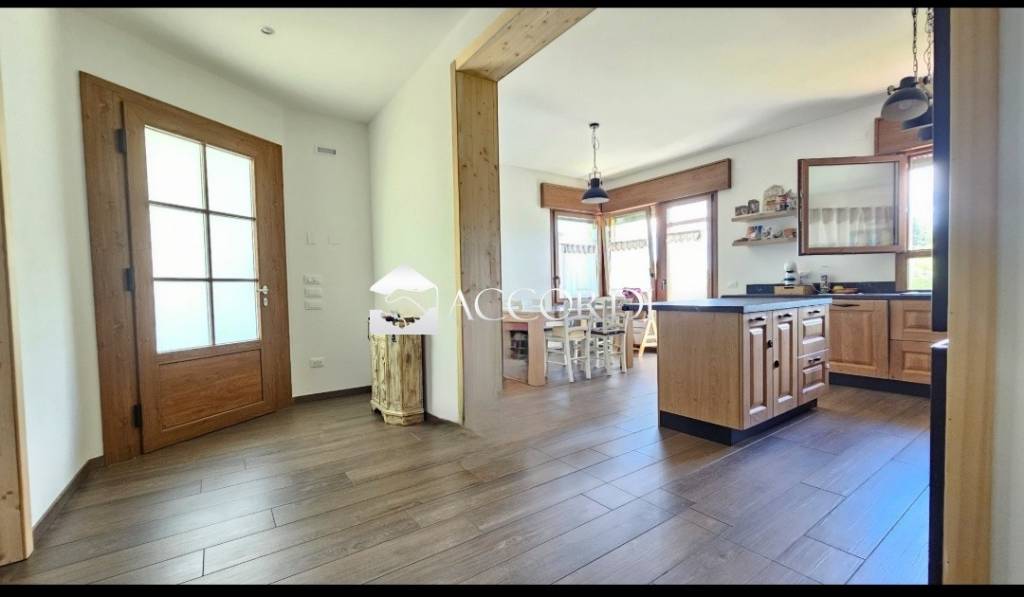 casa indipendente in vendita a Cavaso del Tomba
