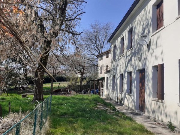 casa indipendente in vendita a Cavaso del Tomba