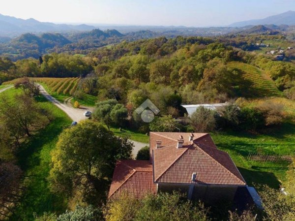 casa indipendente in vendita a Cavaso del Tomba