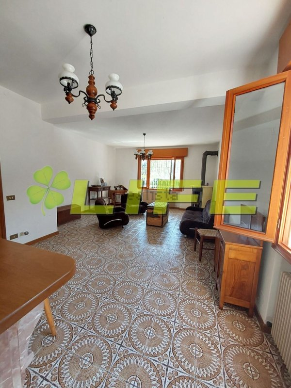 casa indipendente in vendita a Cavaso del Tomba