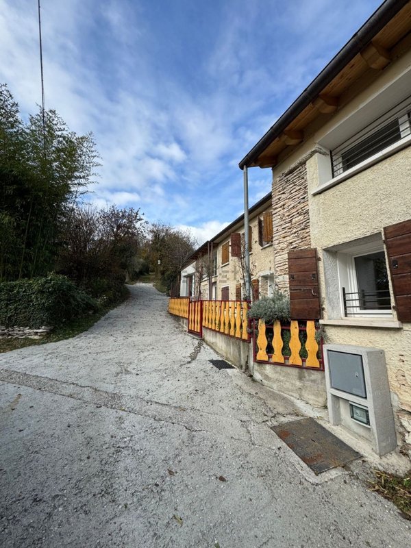 casa indipendente in vendita a Cavaso del Tomba in zona Costalunga