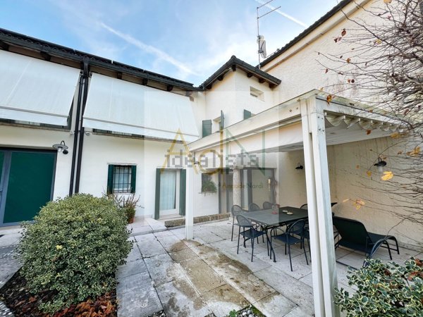 casa indipendente in vendita a Cavaso del Tomba