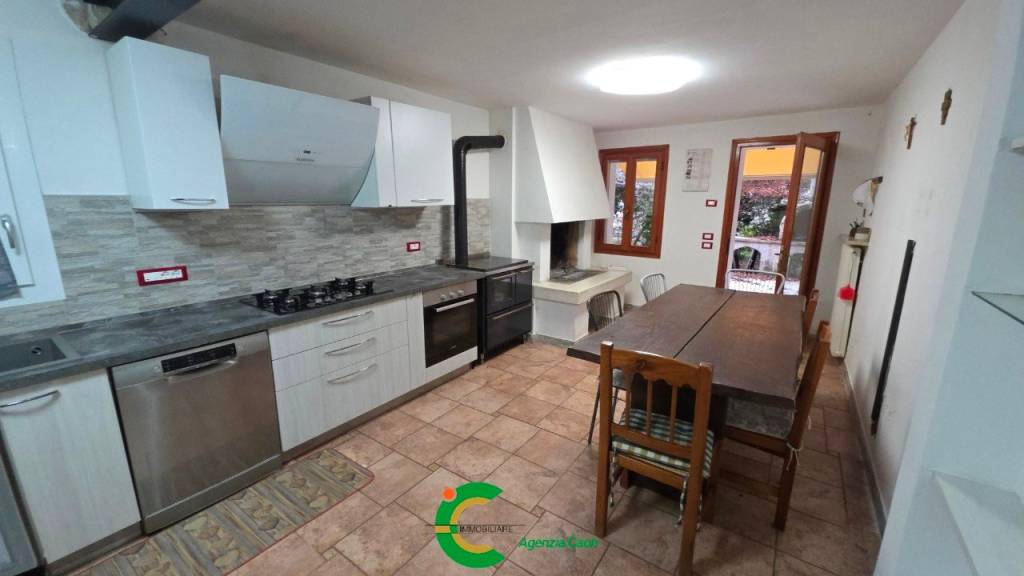 casa indipendente in vendita a Cavaso del Tomba