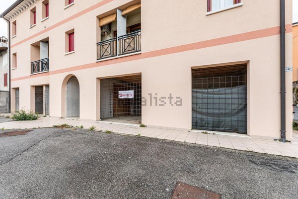 negozio in vendita a Cavaso del Tomba