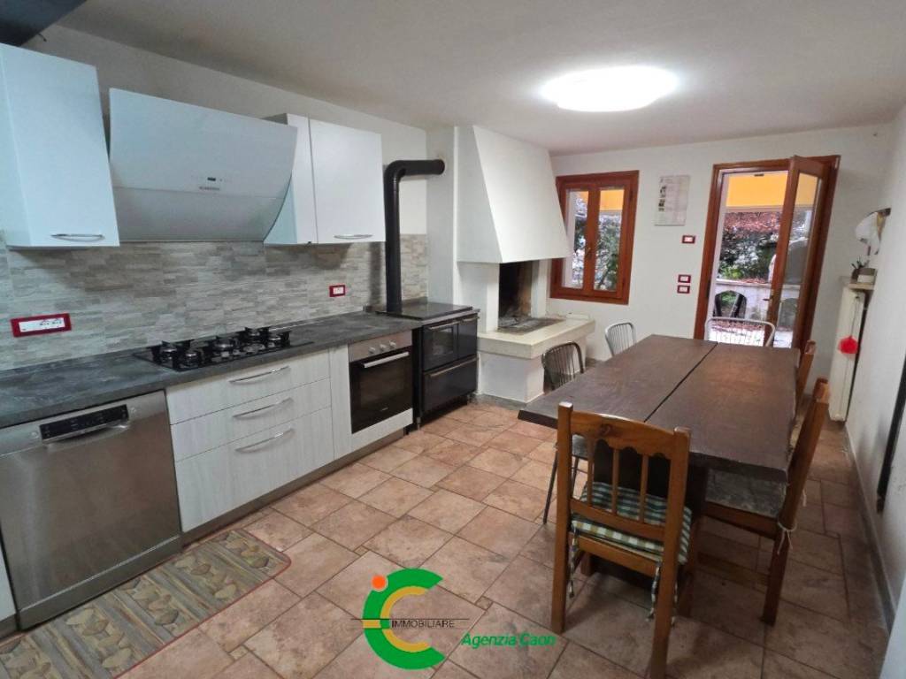 casa indipendente in vendita a Cavaso del Tomba