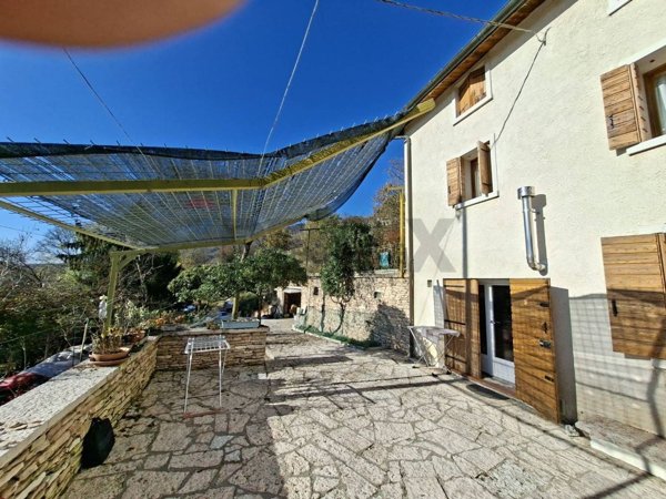casa indipendente in vendita a Cavaso del Tomba