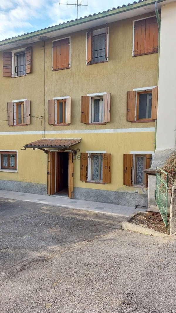 casa indipendente in vendita a Cavaso del Tomba