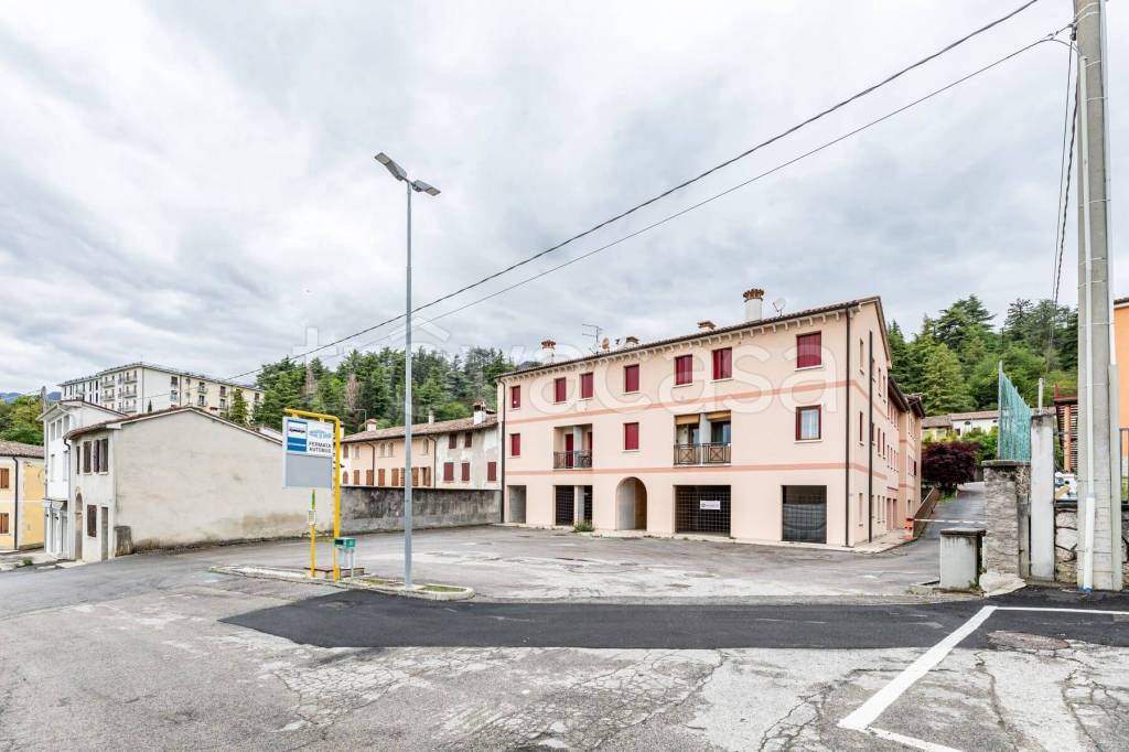 negozio in vendita a Cavaso del Tomba in zona Obledo