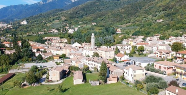 bifamiliare in vendita a Cavaso del Tomba in zona Virago